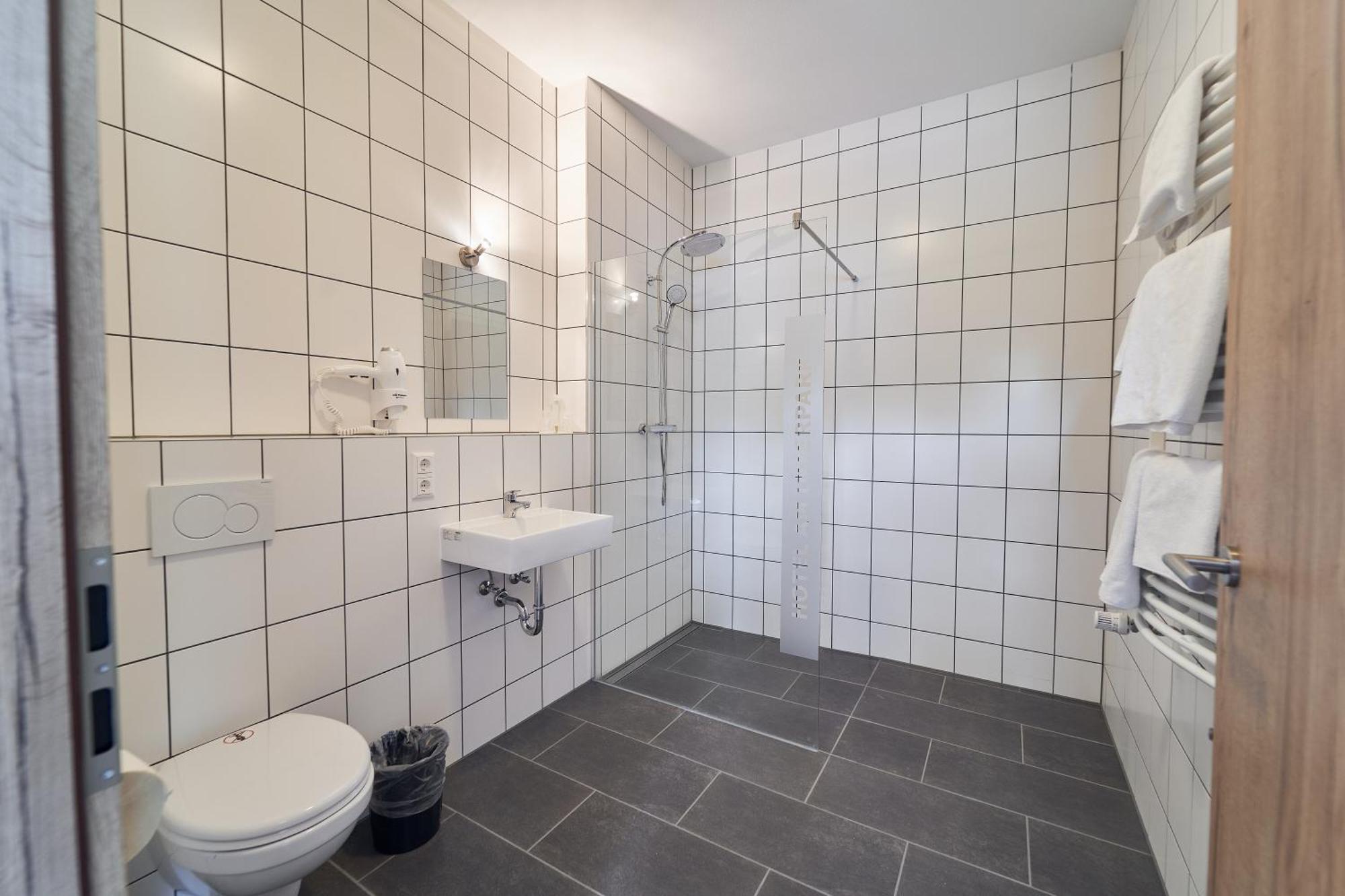 Hotel Am Interpark Großmehring Eksteriør bilde